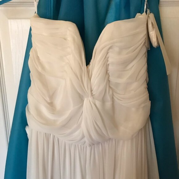 NEVER WORN! Strapless Wedding Dress - Picture 4 of 7